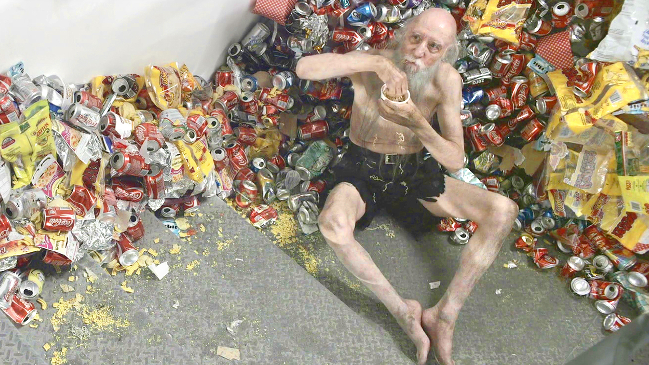 警察被困楼梯间35年,每天只能吃泡面,到老才知道怎么回事!速看科幻电影《意外空间》